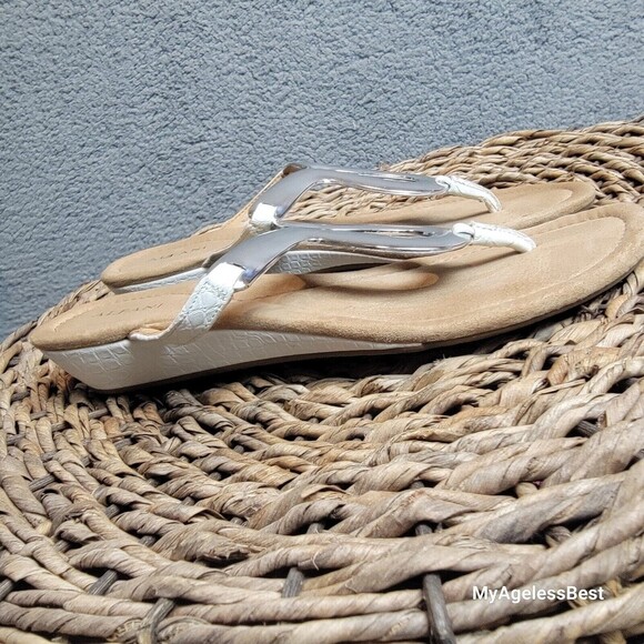 Alfani Farynn Womens Sandals 8 Between Toe T-Strap Silver Tone Shiny White Wedge - Picture 5 of 6